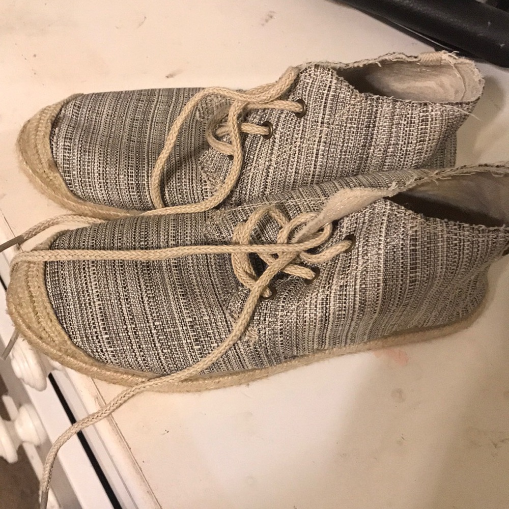Roxy shoes worn twice size 6